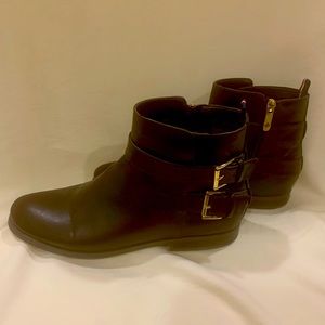 Tommy Hilfiger ankle boots, dark brown, like new condition, size 10.